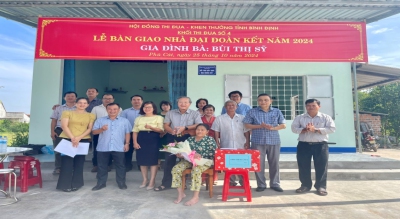 Lễ bàn giao nhà tình nghĩa